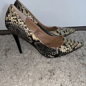 Madden Girl  Snakeskin  Pumps Size 9
